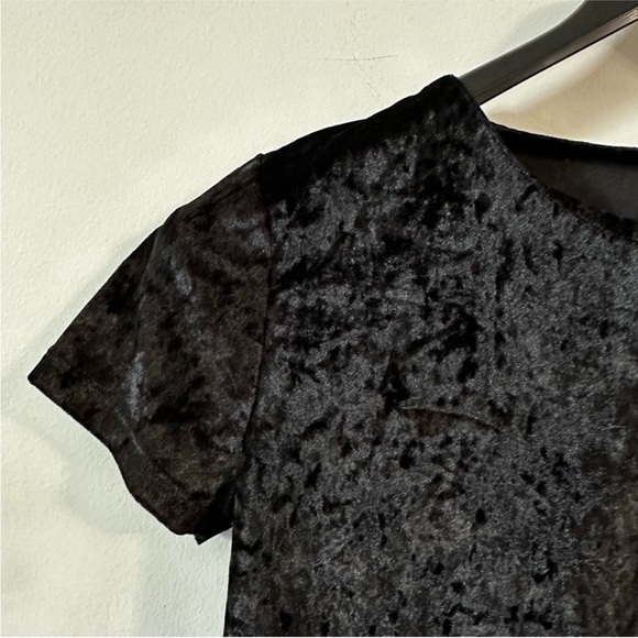 HOLLISTER EUC | Women’s Velvet Black Short Sleeved Top size Medium - Picture 4 of 7
